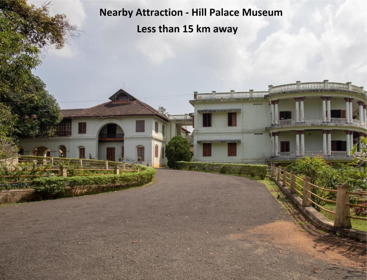 Spot On 60665 Royal Tourist Home Valancheri Exterior photo